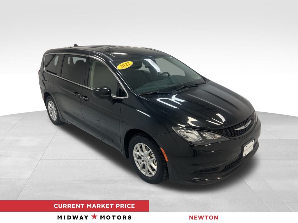 Pre-Owned 2022 Chrysler Voyager LX's photo