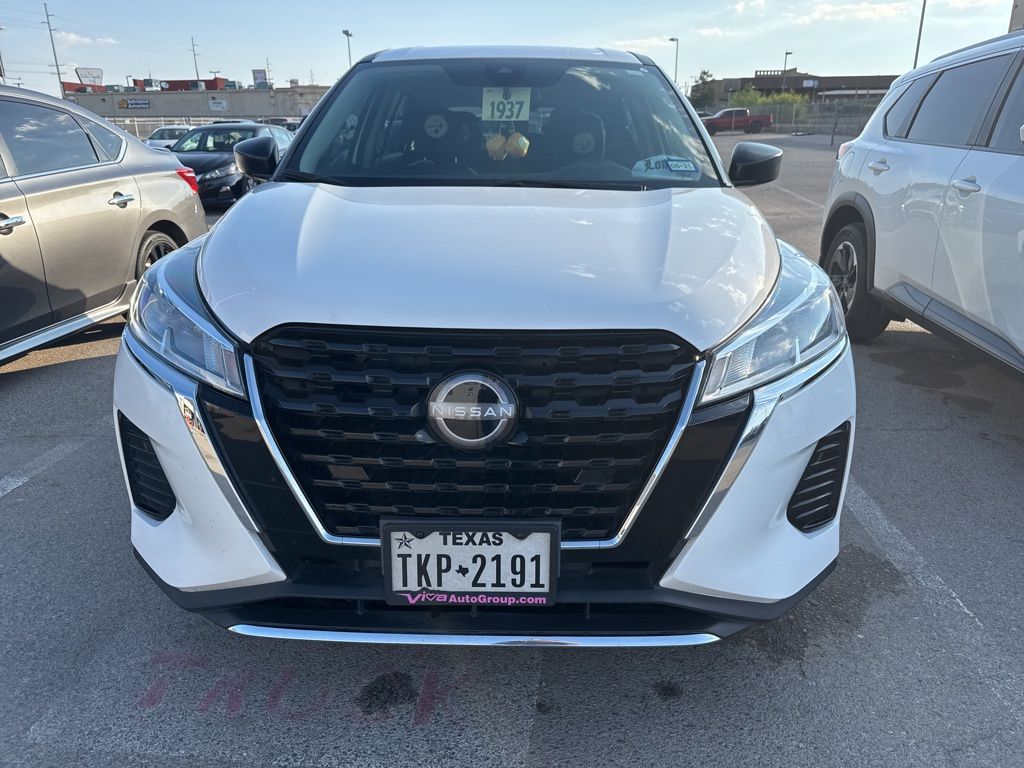 2023 Nissan Kicks S photo 2