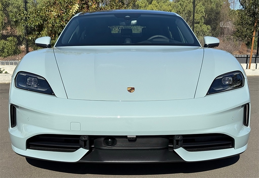 2025 Porsche Taycan photo 2