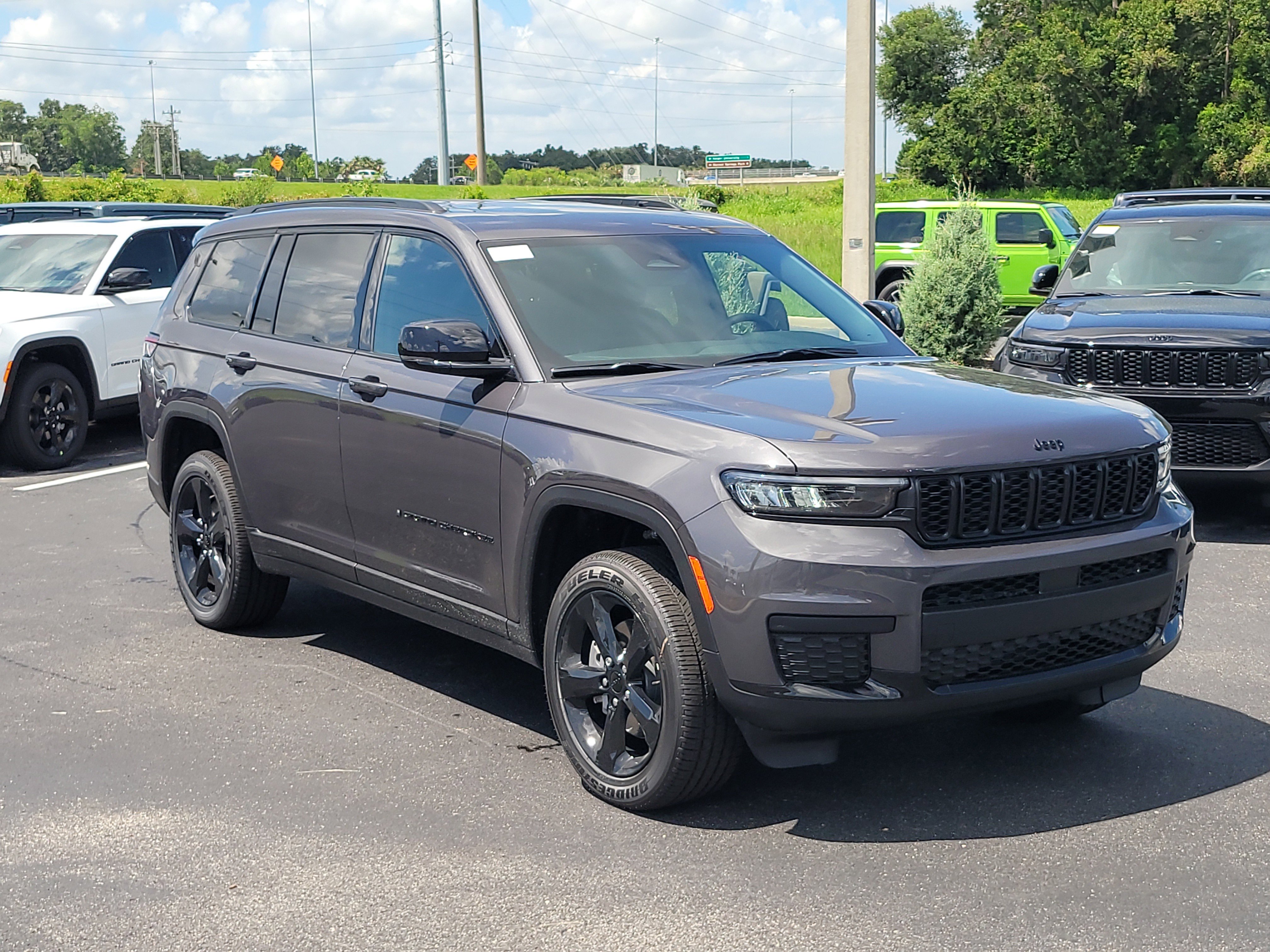 New 2025 Baltic Gray Metallic Clear-Coat Exterior Paint Jeep Altitude X image 1