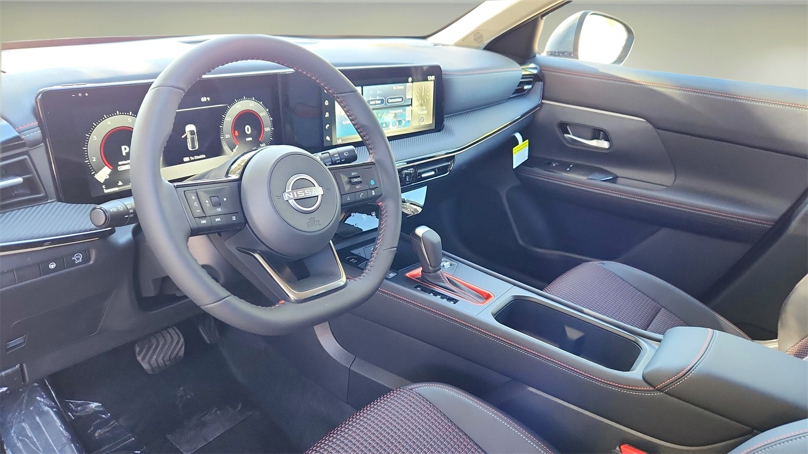 2025 Nissan Kicks SR photo 9