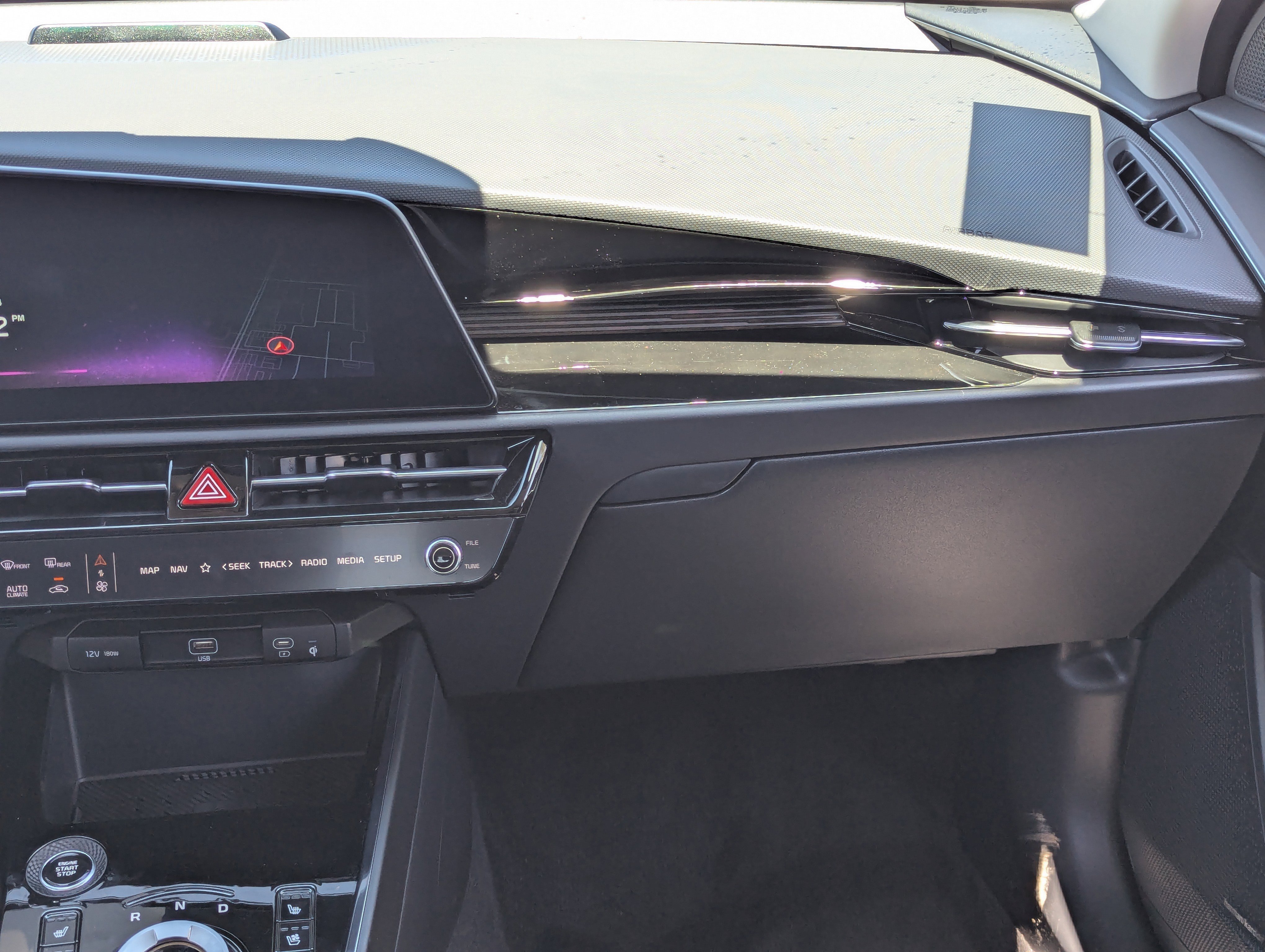 2024 Kia Niro Plug-In Hybrid SX Touring photo 3