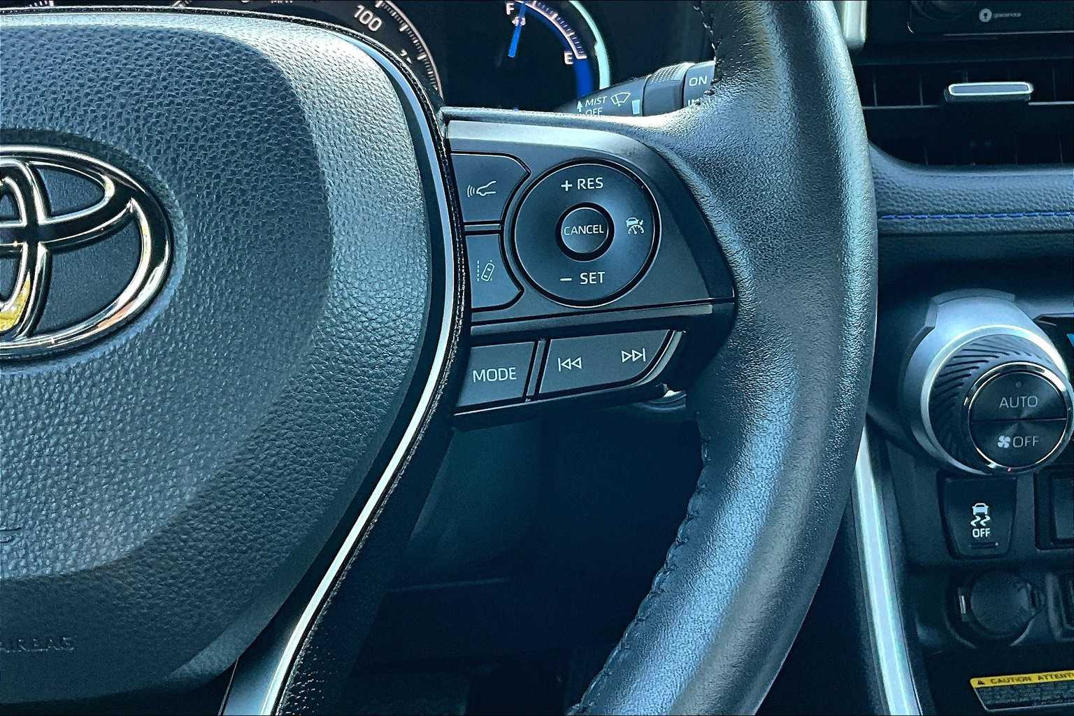 2021 Toyota RAV4 Hybrid XSE photo 23