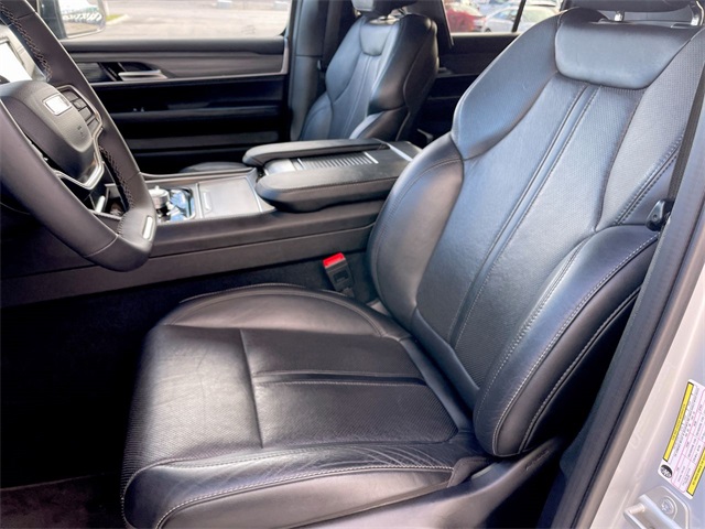 2023 Jeep Wagoneer L Series III photo 3