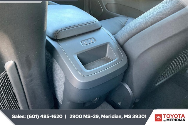 2023 Volvo XC60 B5 Plus photo 23