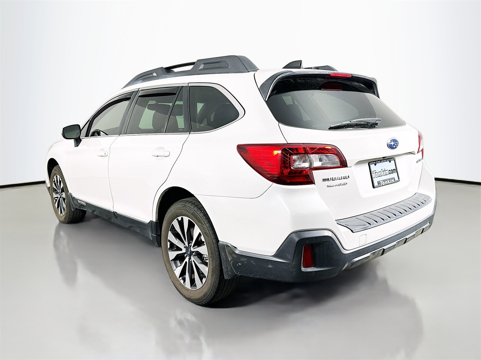2018 Subaru Outback Limited photo 2
