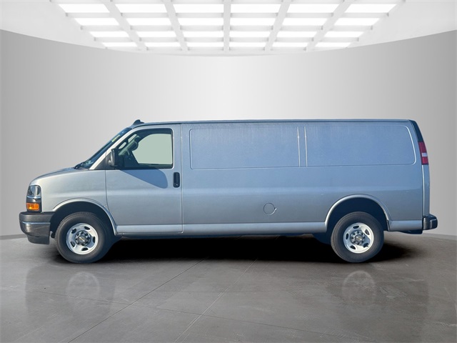 2025 Chevrolet Express 3500 Work Van photo 4