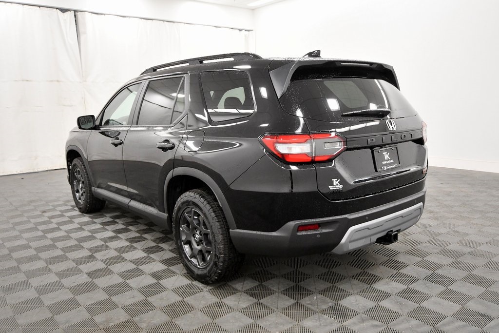 2025 Honda Pilot TrailSport photo 2