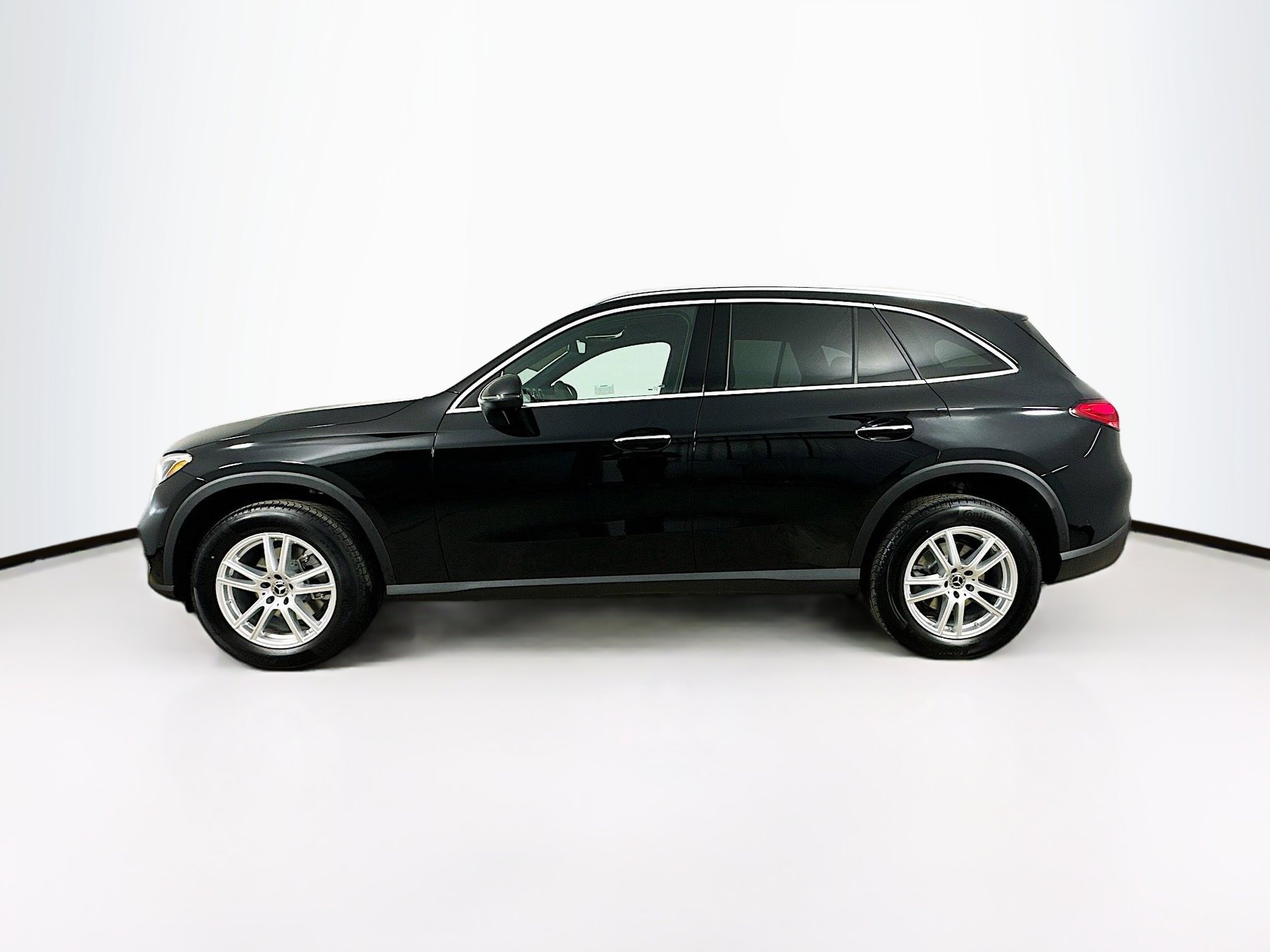 2025 Mercedes Benz GLC 300 4MATIC photo 2