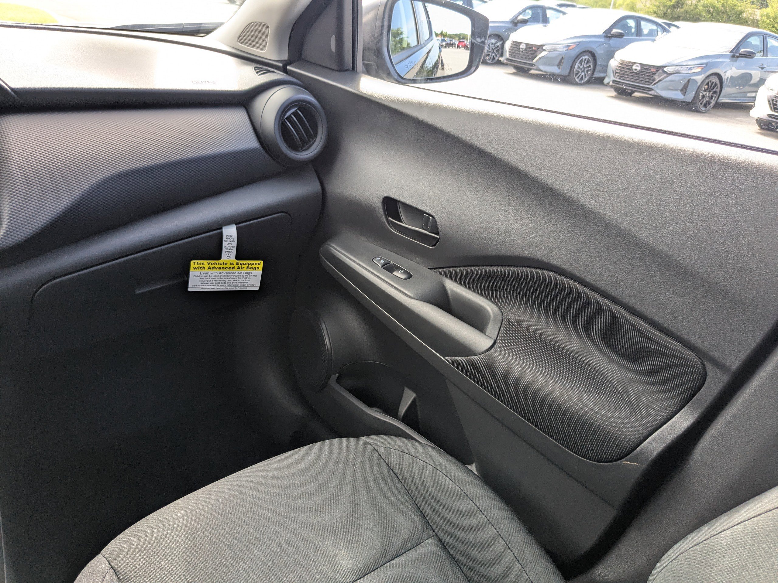 2025 Nissan Kicks Play S photo 11