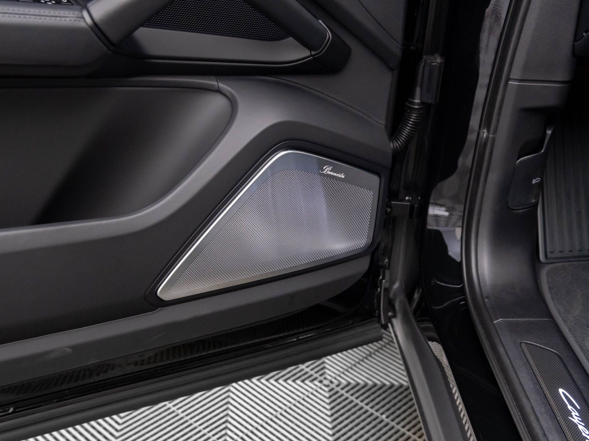 2025 Porsche Cayenne Turbo E-Hybrid Coupe photo 15