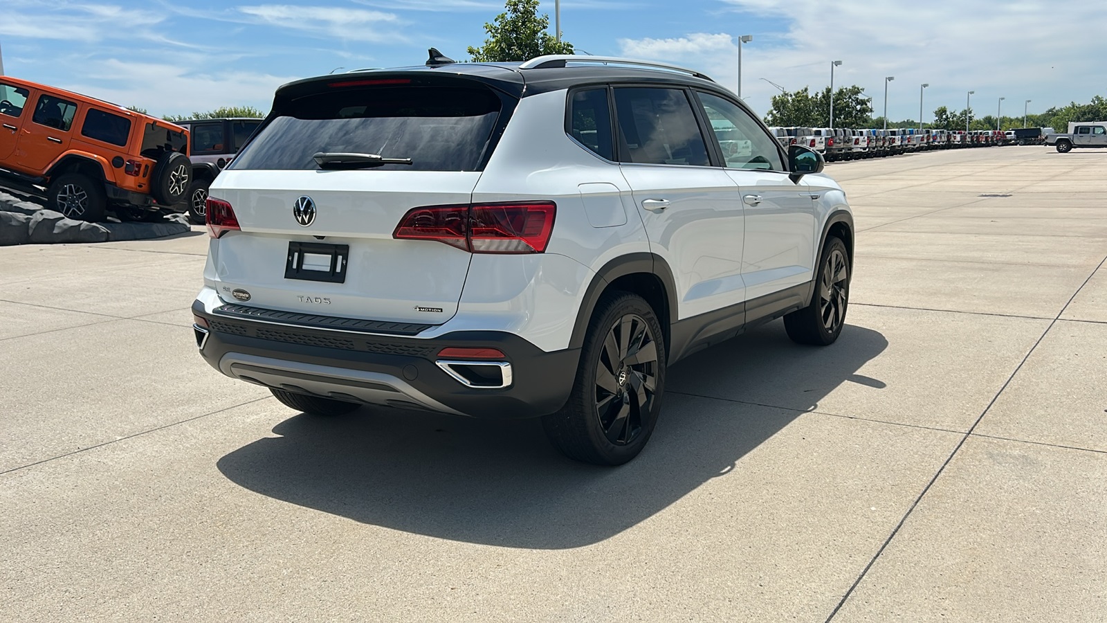 2024 Volkswagen Taos SE photo 3