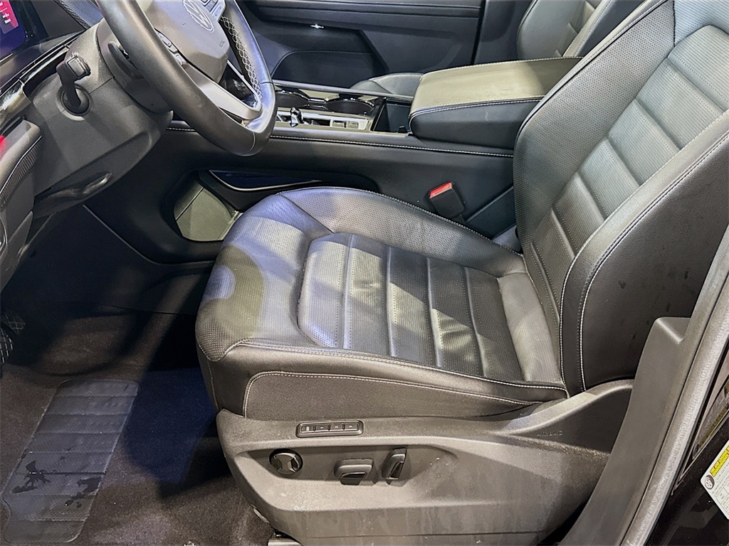2024 Volkswagen Atlas Cross Sport SEL photo 19