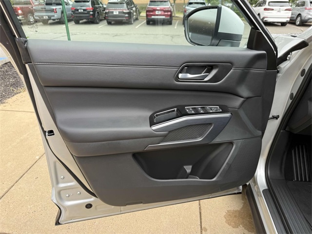 2025 Nissan Pathfinder SL photo 24