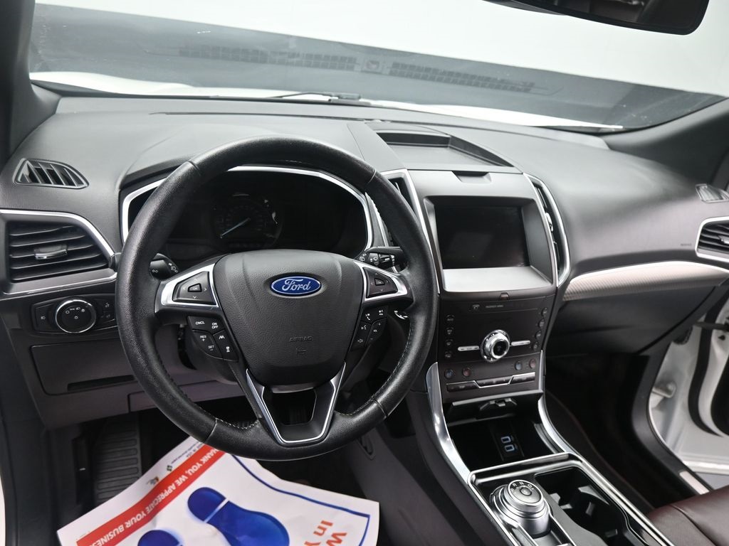 2020 Ford Edge Titanium photo 4