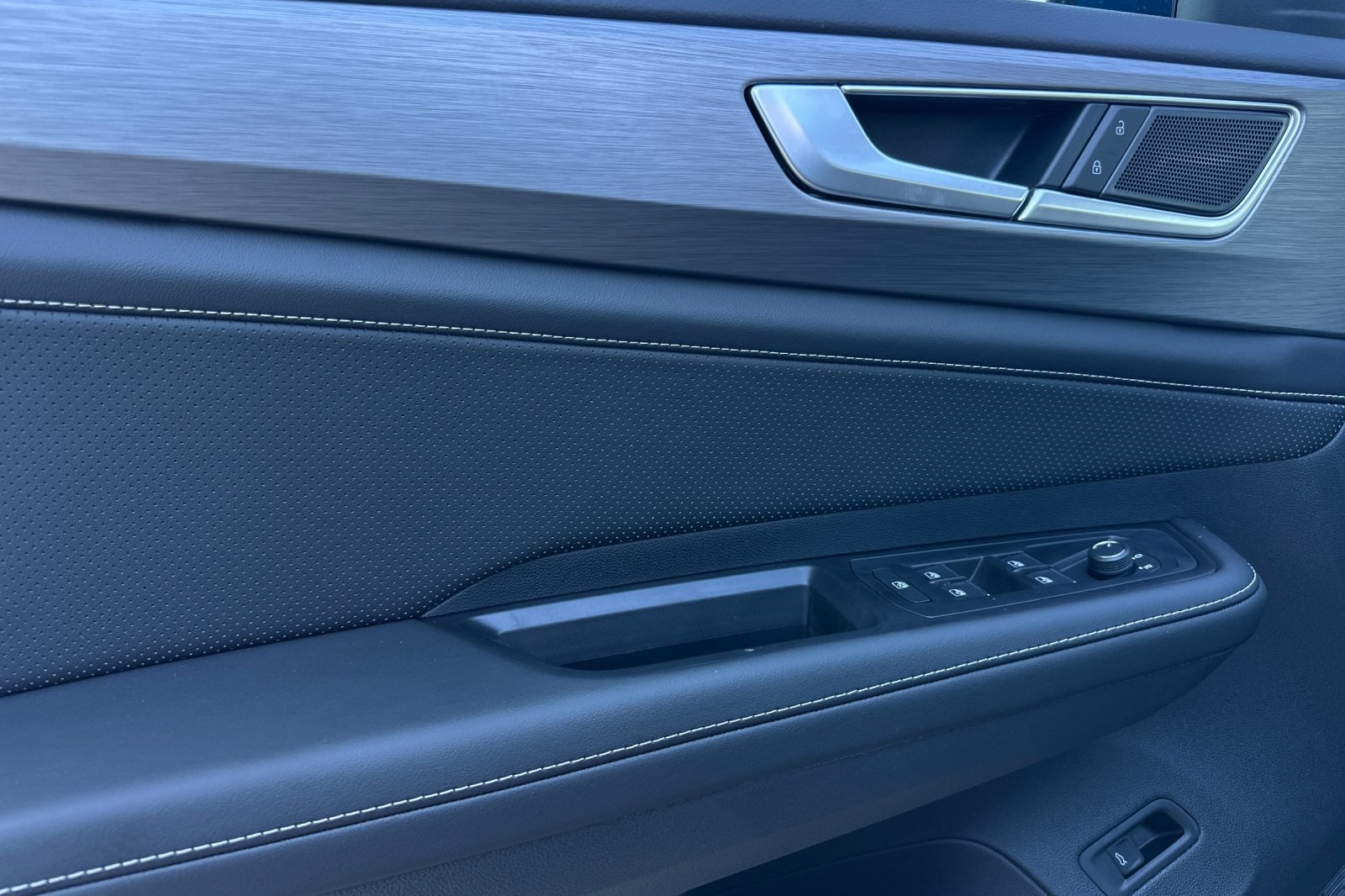 2026 Volkswagen Atlas Cross Sport SE Technology photo 11