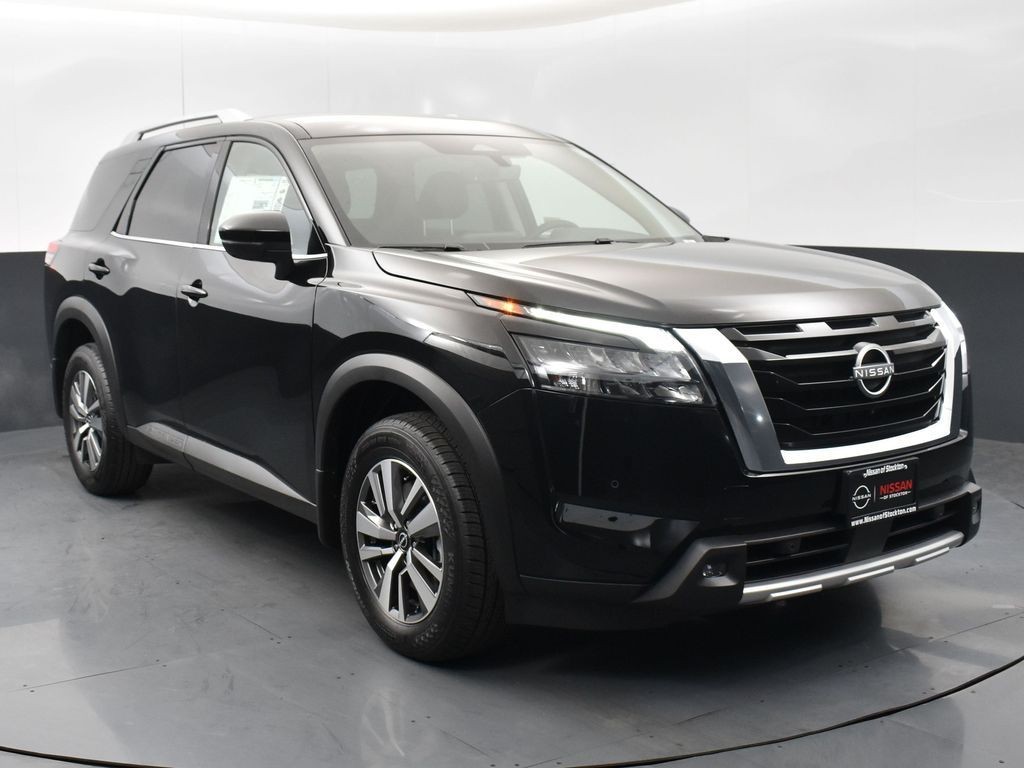 2025 Nissan Pathfinder SL's photo