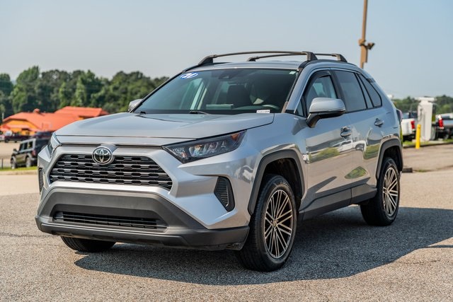 2021 Toyota RAV4 LE photo 2
