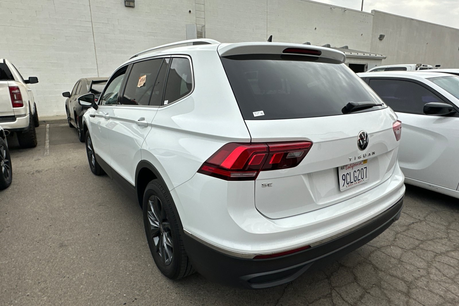 2022 Volkswagen Tiguan SE photo 3