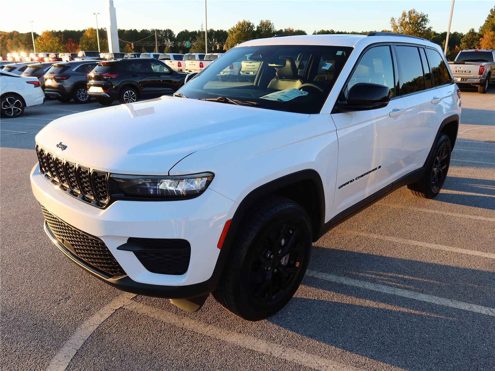 2024 Jeep Grand Cherokee Altitude X photo 2