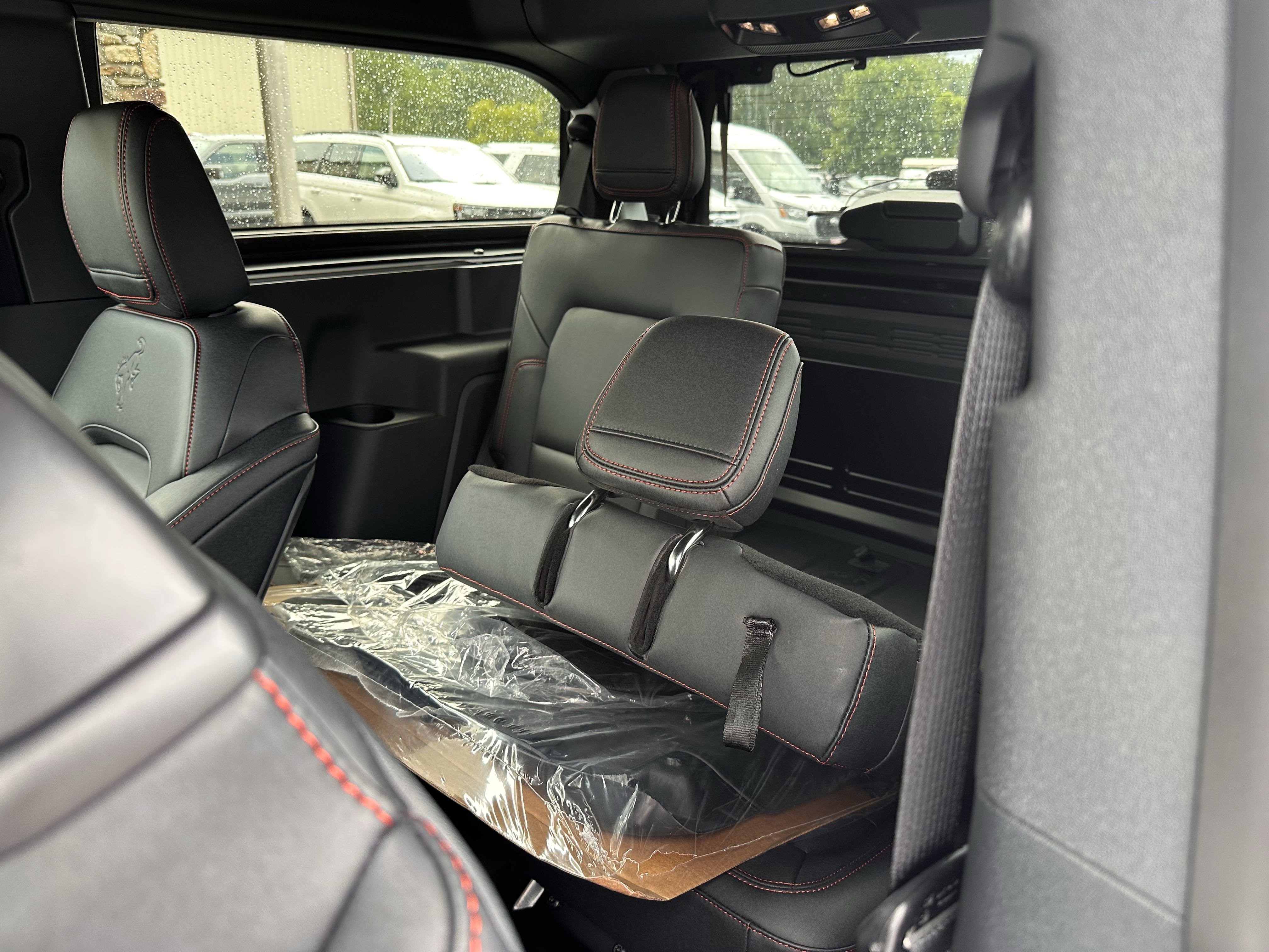 2025 Ford Bronco First Edition photo 2