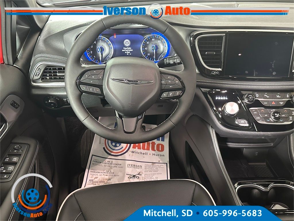2026 Chrysler Pacifica Limited photo 25