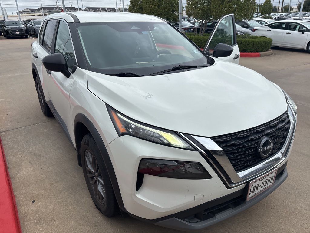 2023 Nissan Rogue S's photo
