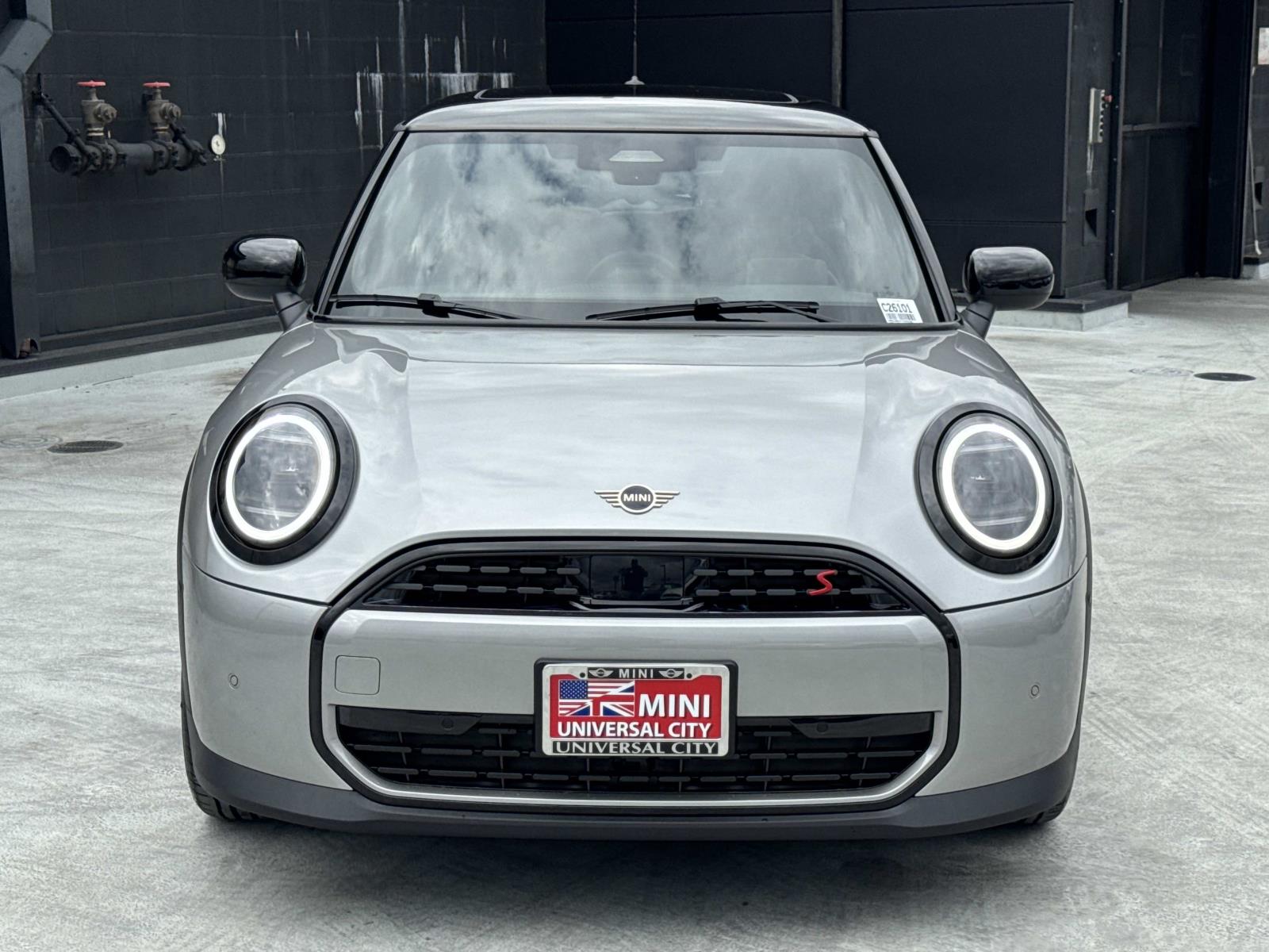 2026 Mini Cooper 2 Door Hardtop Signature photo 2
