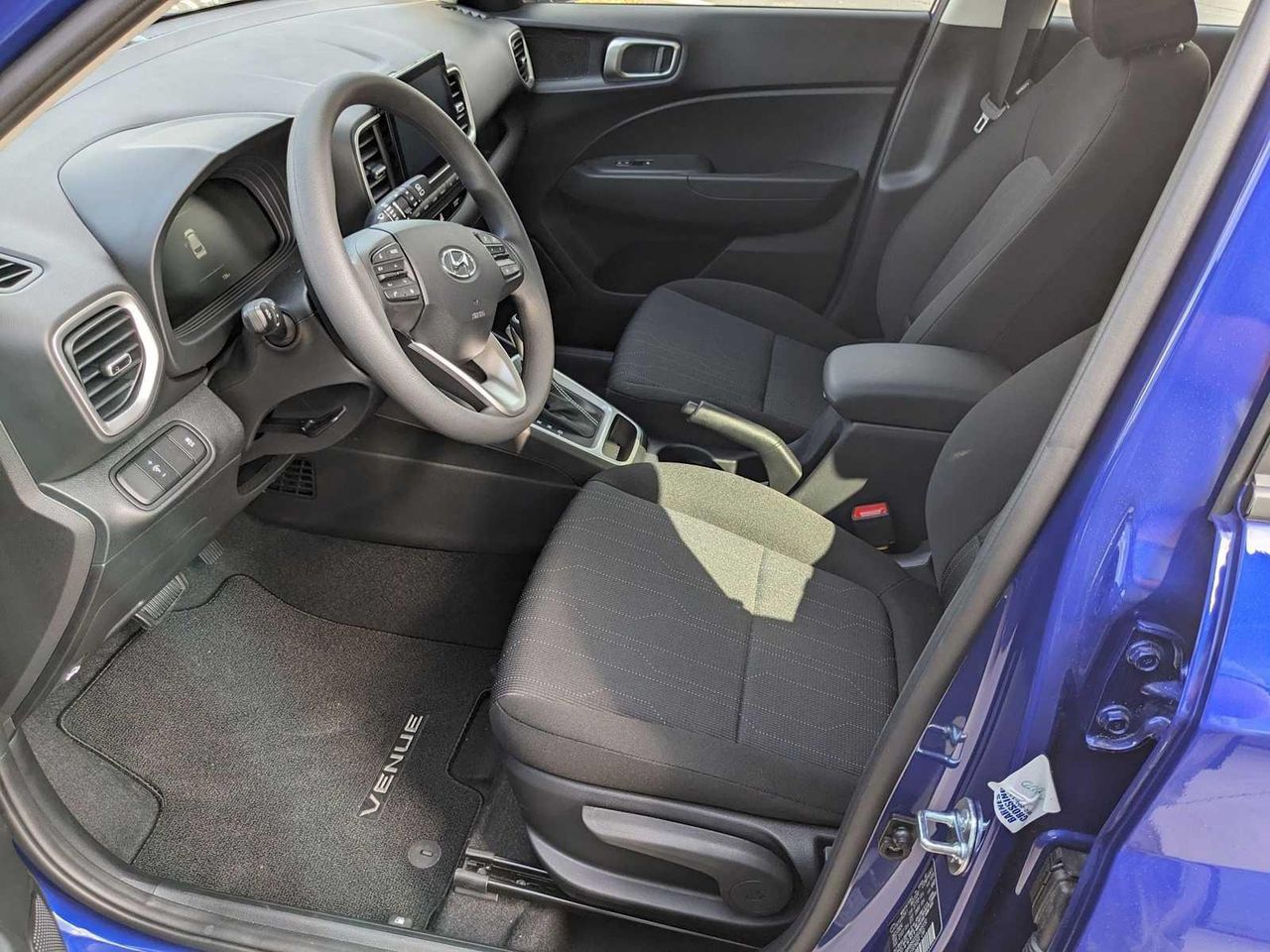 2025 Hyundai Venue SE photo 6