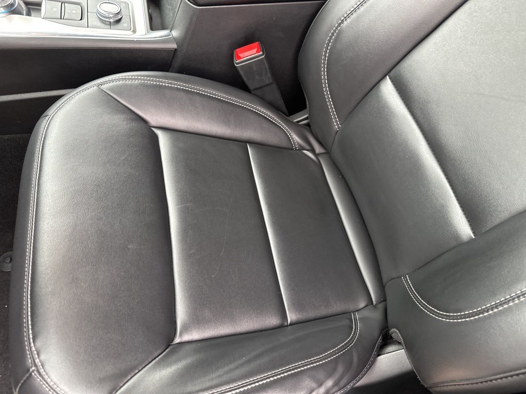 2023 Ford Explorer XLT photo 2