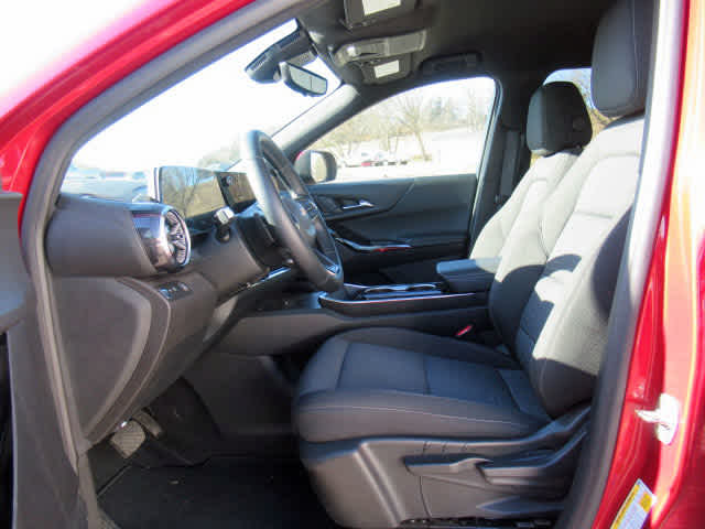 2025 Chevrolet Equinox LT photo 3