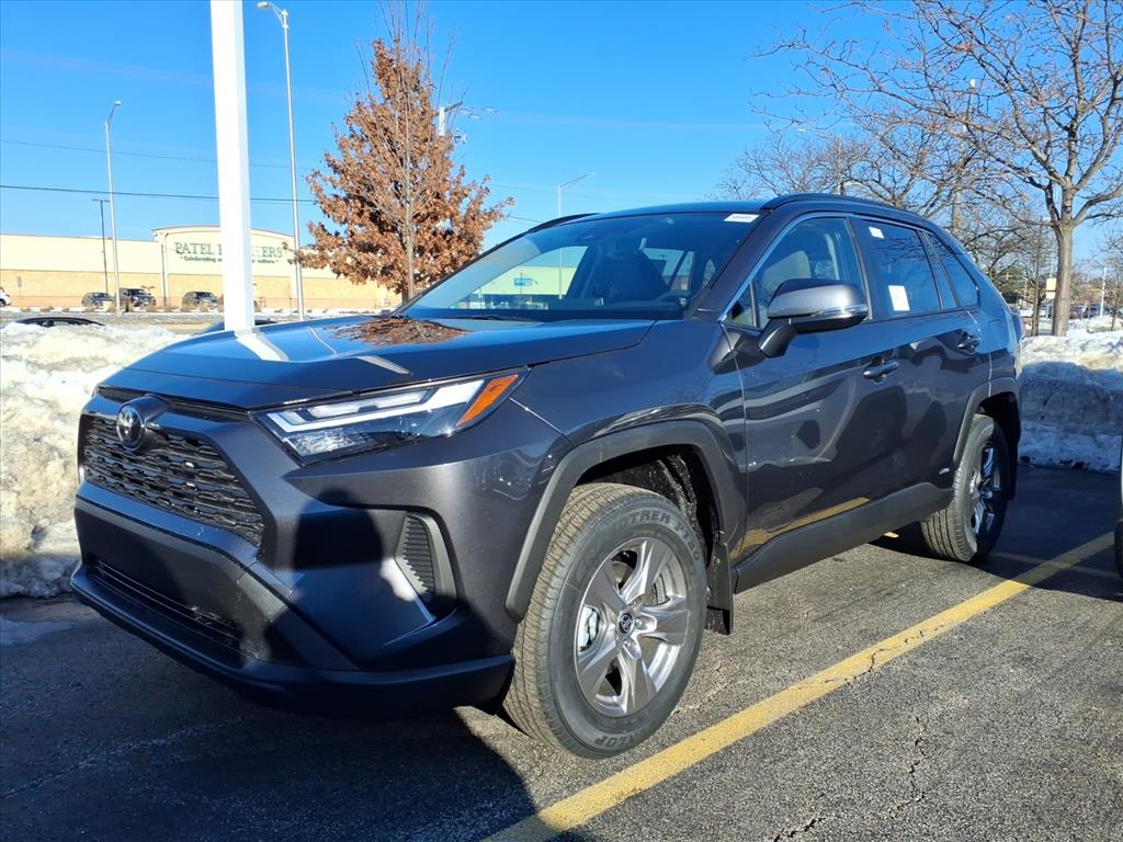 2025 Toyota RAV4 XLE's photo