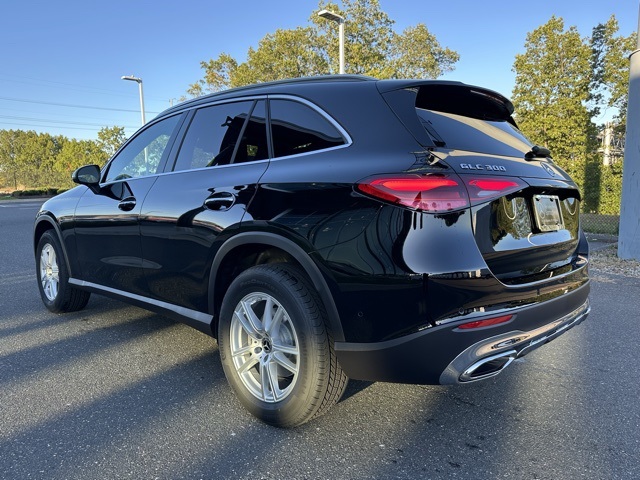 2026 Mercedes Benz GLC 300 4MATIC photo 3
