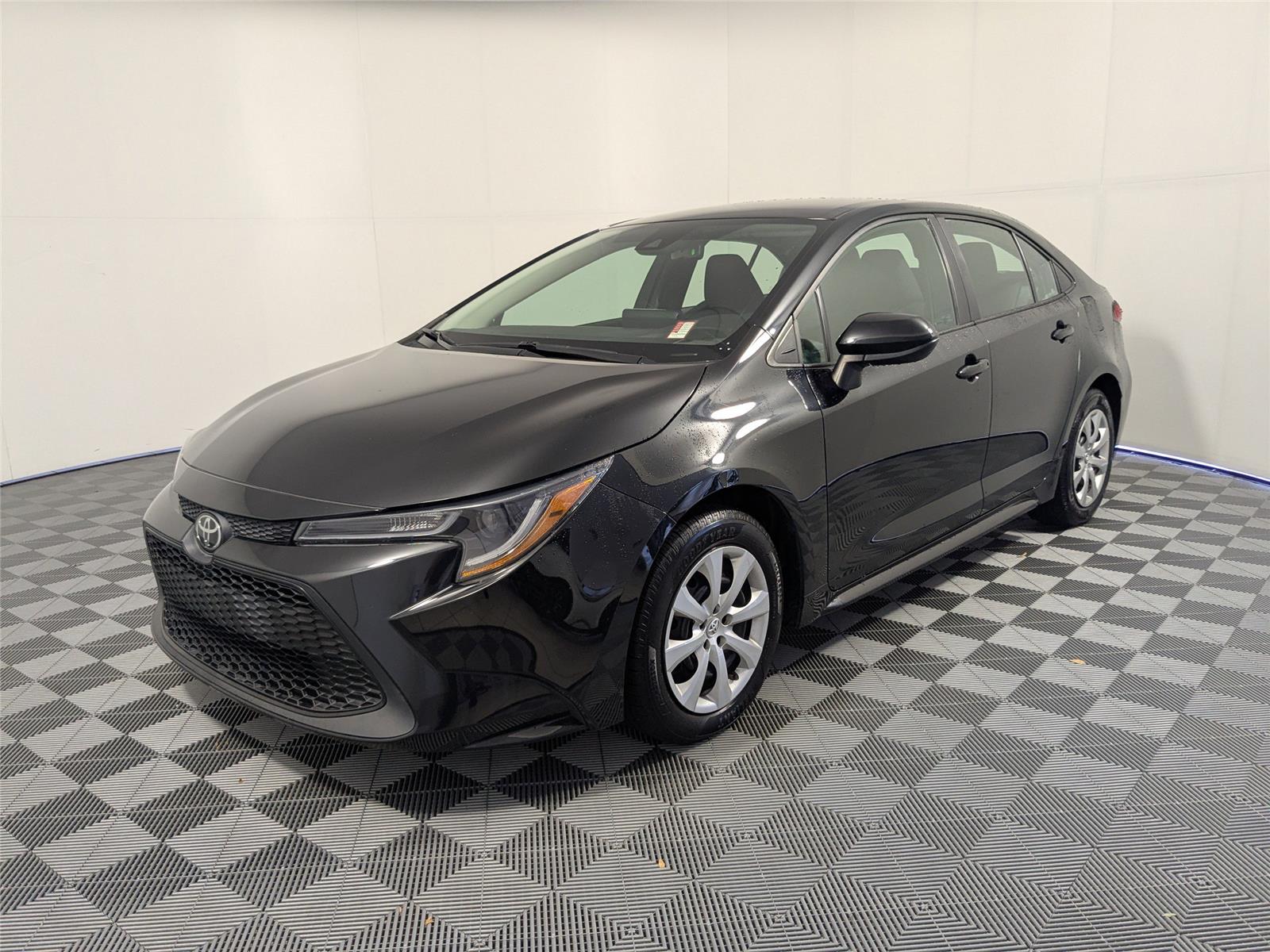 2022 Toyota Corolla LE's photo