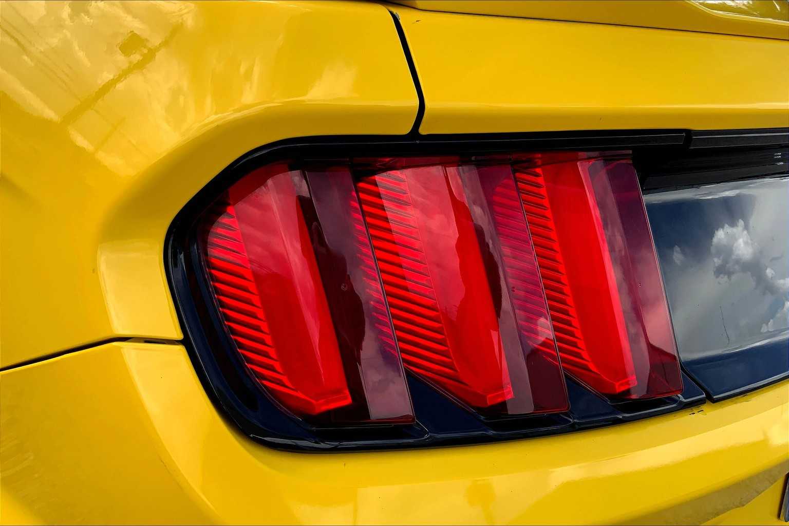 2017 Ford Mustang GT photo 21