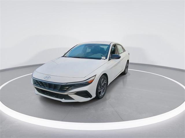 2025 Hyundai Elantra SEL Sport photo 3