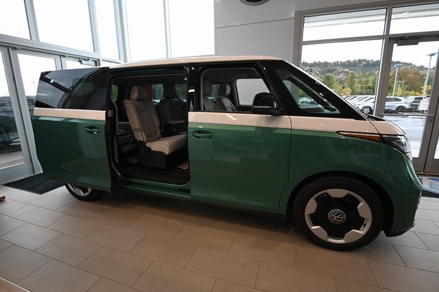 2025 Volkswagen ID. Buzz Pro Plus photo 10