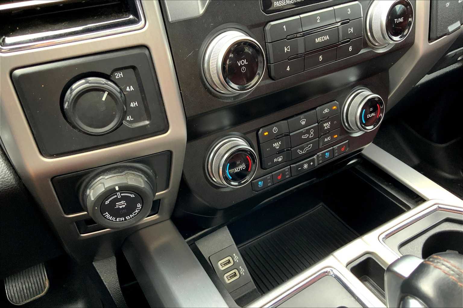2020 Ford F-150 Platinum photo 29
