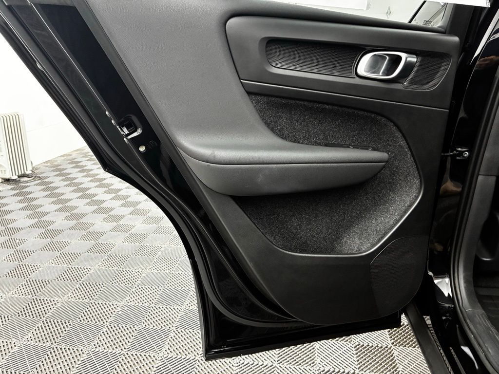2023 Volvo XC40 Plus photo 14