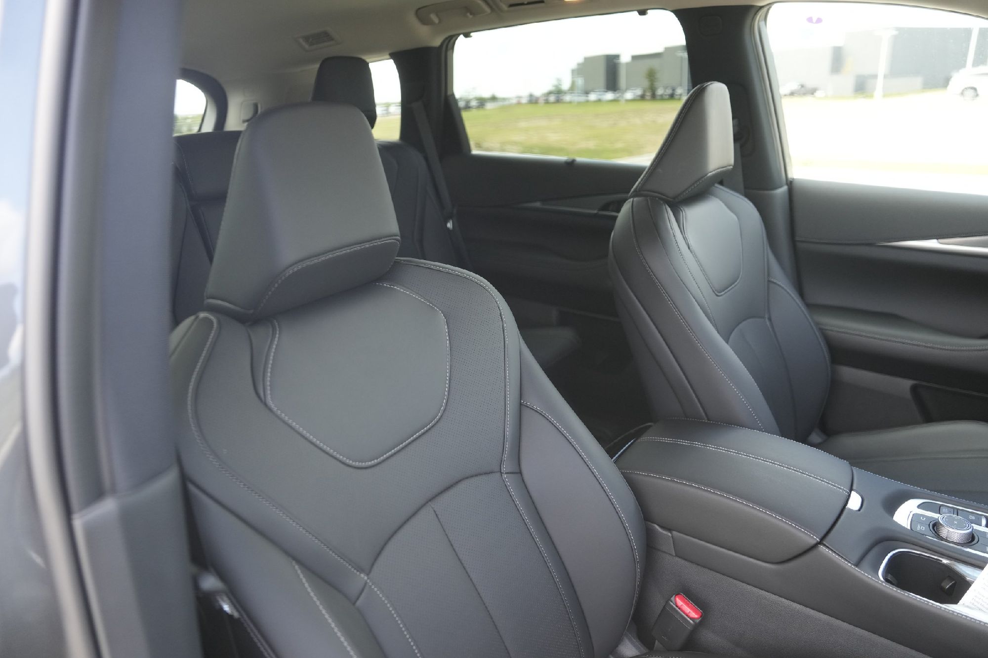 2026 Infiniti QX60 Luxe photo 15