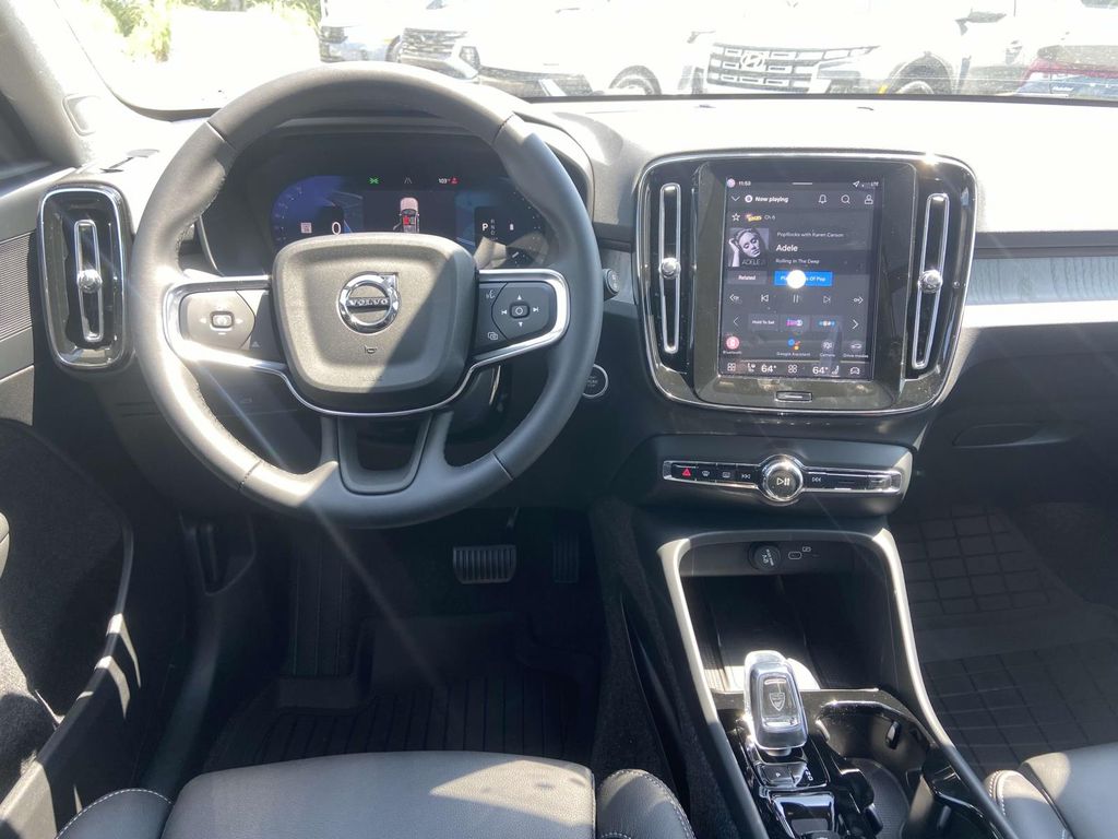 2026 Volvo XC40 AWD Plus photo 24