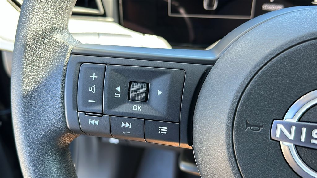 2025 Nissan Kicks SV photo 12