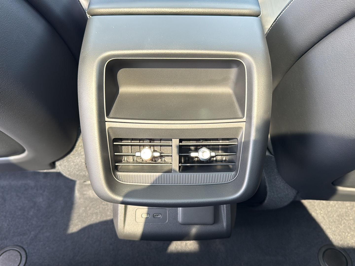 2025 Cadillac Lyriq Luxury photo 22