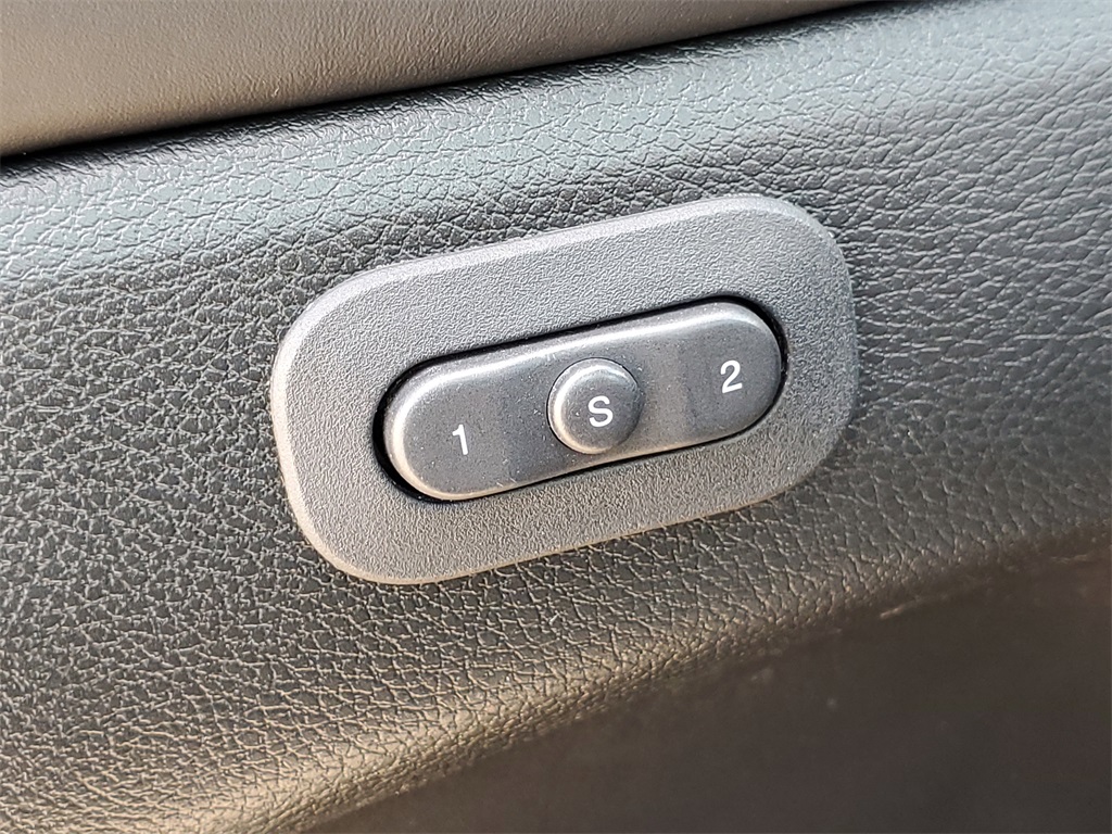 2014 Jeep Grand Cherokee Overland photo 19