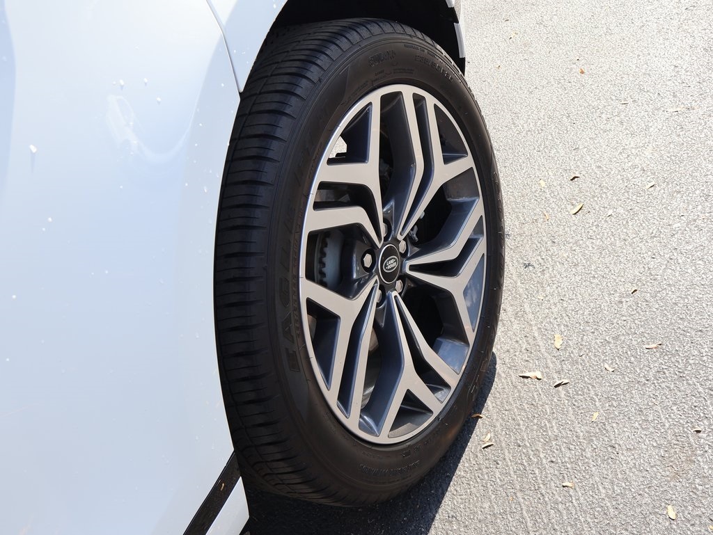 2023 Land Rover Range Rover Evoque R-Dynamic SE photo 30