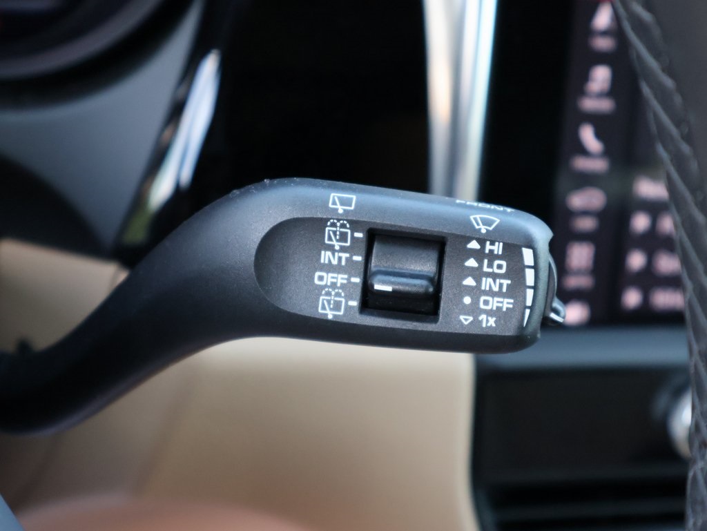 2025 Porsche Macan T photo 28