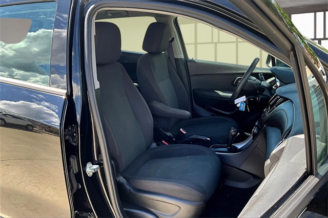 2020 Chevrolet Trax LS photo 4