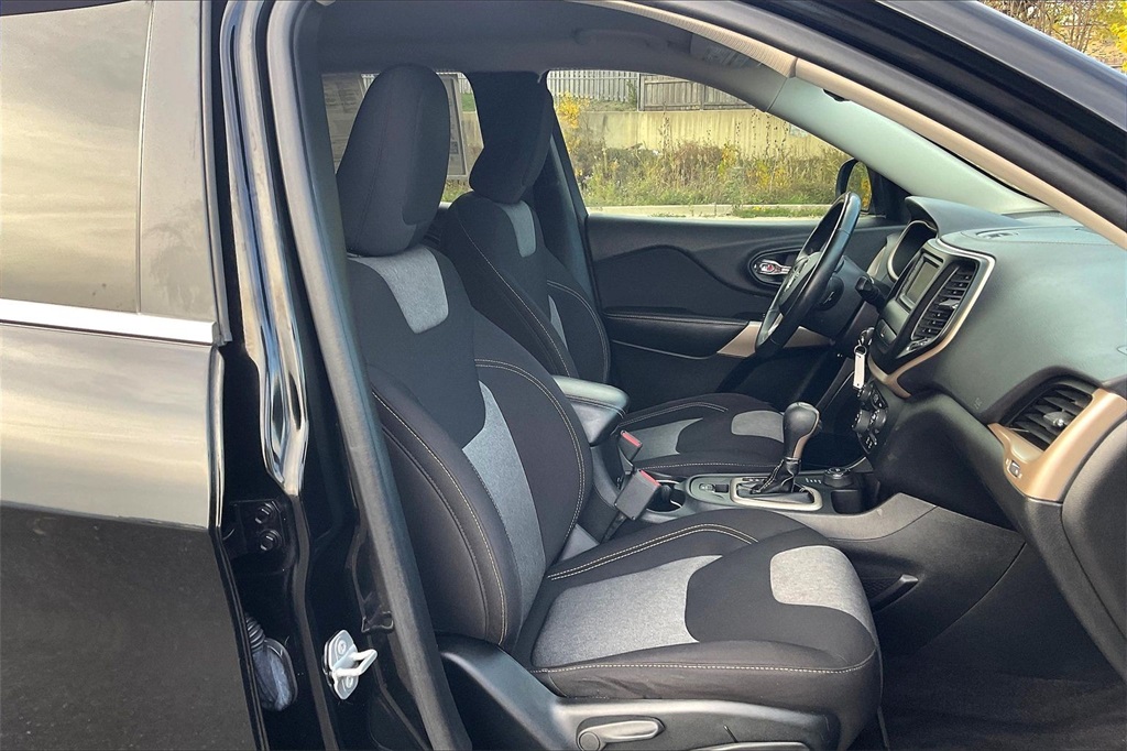 2018 Jeep Cherokee Latitude photo 2