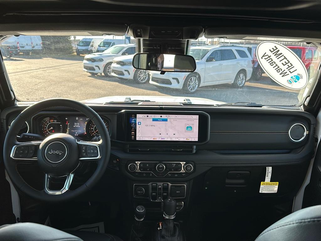 2025 Jeep Wrangler Sahara photo 20