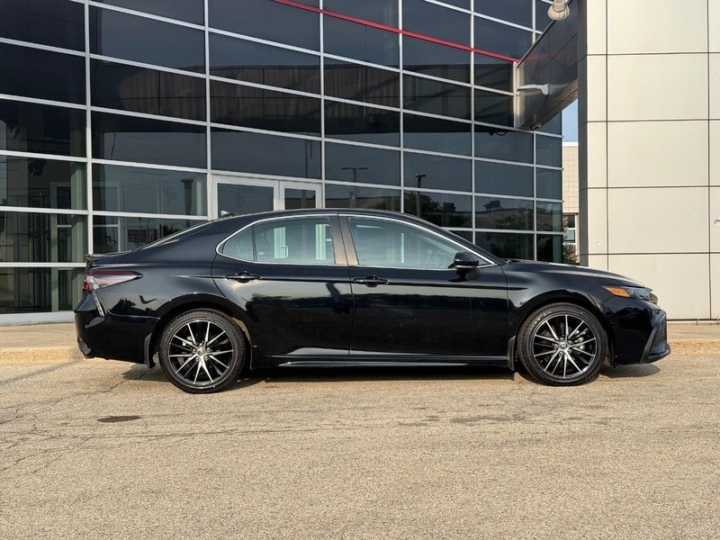 2024 Toyota Camry SE photo 2